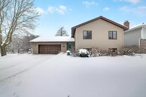 2492 Beam Ave E, North Saint Paul, MN 55109