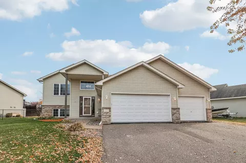 11763 N Meadow Curv, Lindstrom, MN 55045