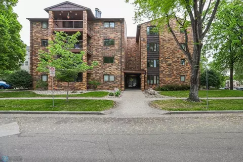 220 8th St S #D4, Fargo, ND 58103