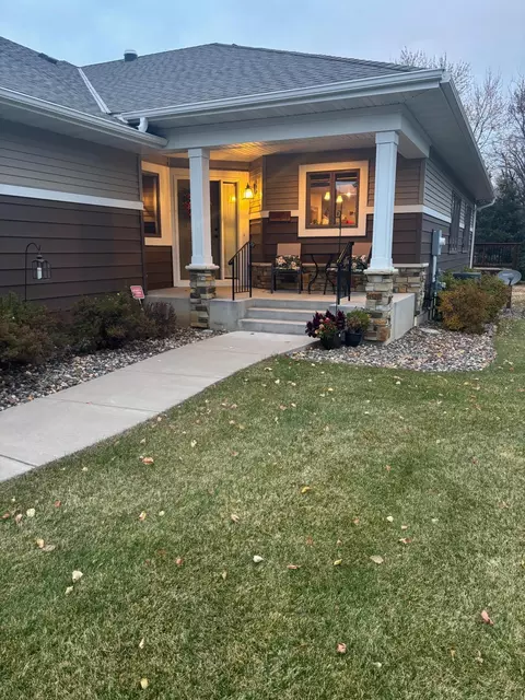 2021 Goodview Ave N, Oakdale, MN 55128