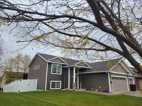 128 Timberwolf Ct, Mankato, MN 56001