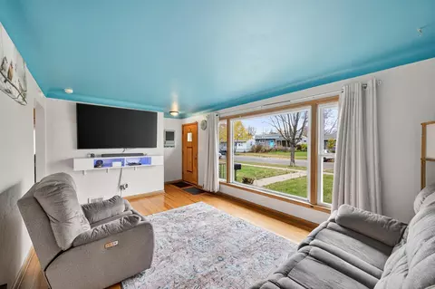 1658 Montana Ave E, Saint Paul, MN 55106
