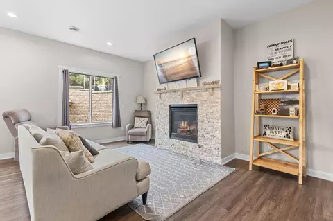 327 Larkspur Ln, Cannon Falls, MN 55009