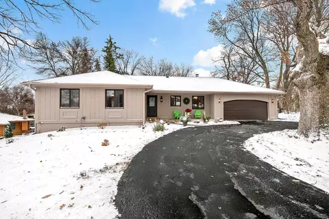 16201 Hillcrest Ln, Eden Prairie, MN 55346