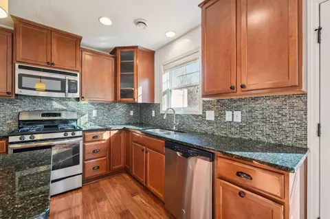 Kitchen - 1112 Station Trl, Eagan, MN 55123 photo 2 of 4