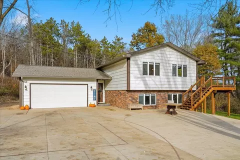 70 Oak Ridge Dr, River Falls, WI 54022