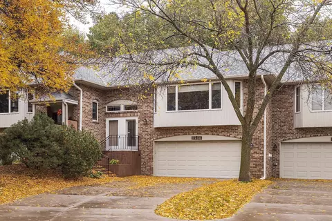 2230 Ferris Ln, Roseville, MN 55113