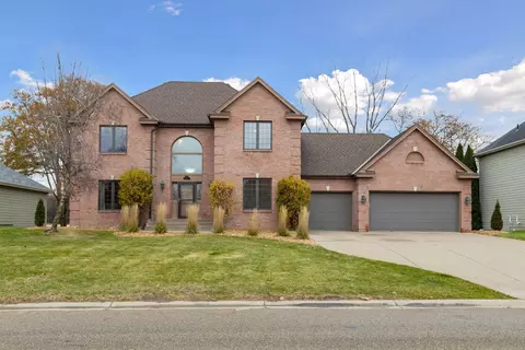 248 Meadowood Ln, Vadnais Heights, MN 55127