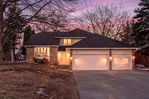 4550 Evergreen Dr, Vadnais Heights, MN 55127