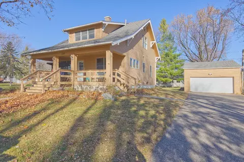 110 Fairlawn Ave E, Winsted, MN 55395