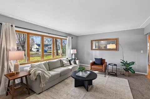 319 Jefferson Ave S, Hopkins, MN 55343