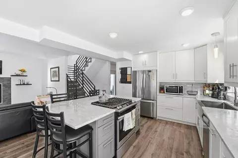 Kitchen - 9865 Beard Ave S, Bloomington, MN 55431 photo 5 of 7