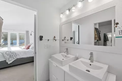 Bath - 9865 Beard Ave S, Bloomington, MN 55431 photo 3 of 7