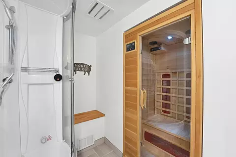 Bath - 9865 Beard Ave S, Bloomington, MN 55431 photo 7 of 7