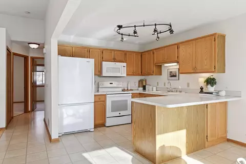 6232 Magda Dr N, Maple Grove, MN 55369 photo 9