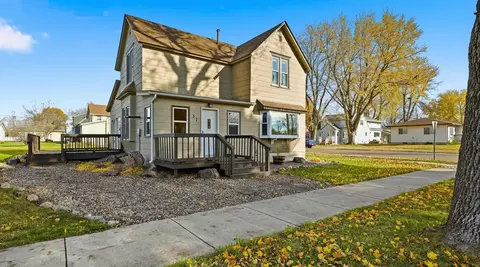 37 5th St SE, Wells, MN 56097