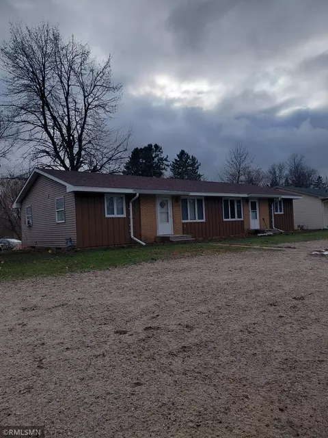315 4th St NW, Braham, MN 55006