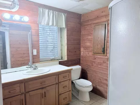 Bath - 821 Brook St, Brainerd, MN 56401 photo 2 of 2