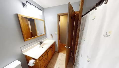 Bath - 5134 Eagle Lake Rd, Willmar, MN 56201 photo 1 of 2