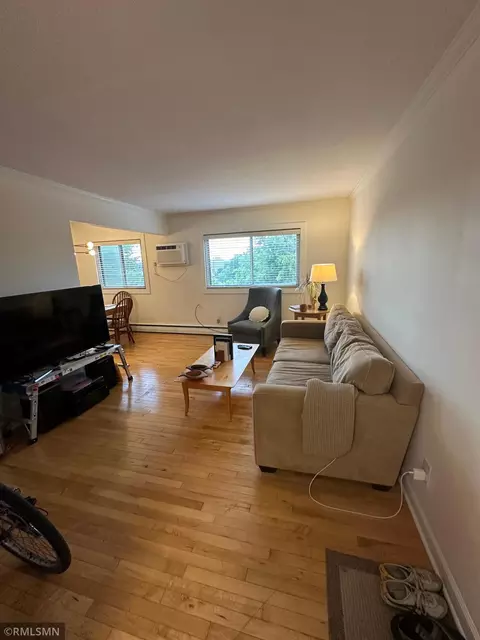 440 Ridgewood Ave #203, Minneapolis, MN 55403