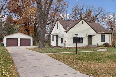 2125 William St, Roseville, MN 55113