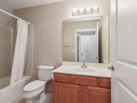Bath - 4902 Steeplechase Ct #35, Eagan, MN 55122 photo 3 of 3