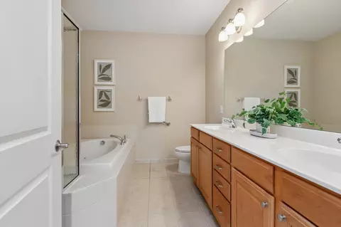 Bath - 4902 Steeplechase Ct #35, Eagan, MN 55122 photo 2 of 3