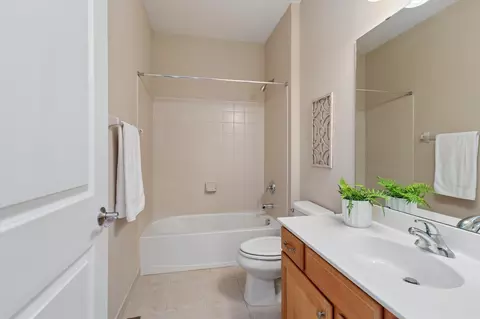 Bath - 4902 Steeplechase Ct #35, Eagan, MN 55122 photo 1 of 3