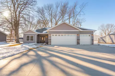2702 Park Ave NW, Faribault, MN 55021
