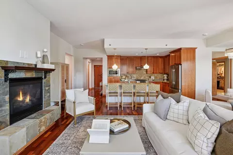 4201 Sunset Dr #N220, Spring Park, MN 55384