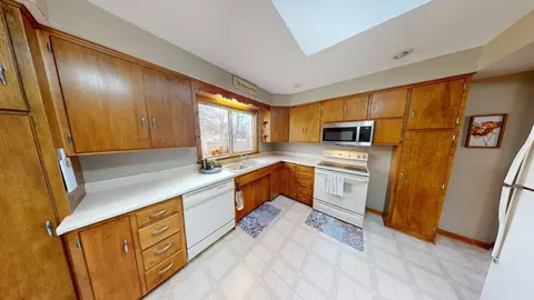 Kitchen - 504 19th Ave SW, Willmar, MN 56201 photo 3 of 4