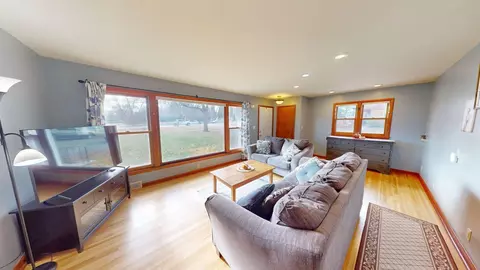 Living - 504 19th Ave SW, Willmar, MN 56201 photo 2 of 3
