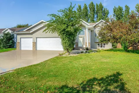 3441 42nd Ave S, Fargo, ND 58104