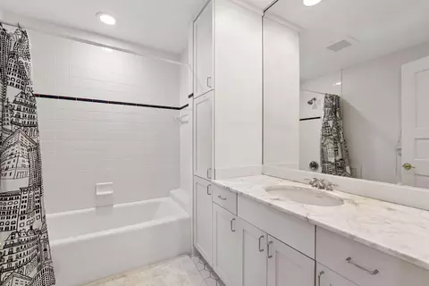 Bath - 3 Circle E, Edina, MN 55436 photo 5 of 6