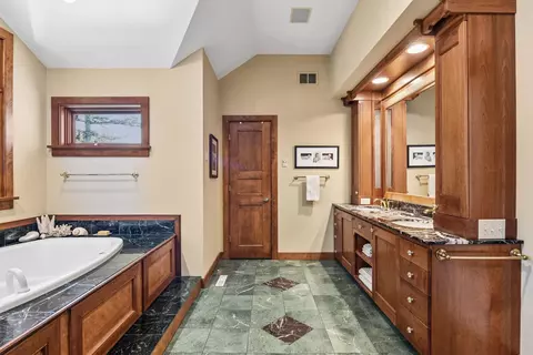 Bath - 3 Circle E, Edina, MN 55436 photo 2 of 6