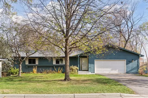 6241 Dogwood Ave, Excelsior, MN 55331