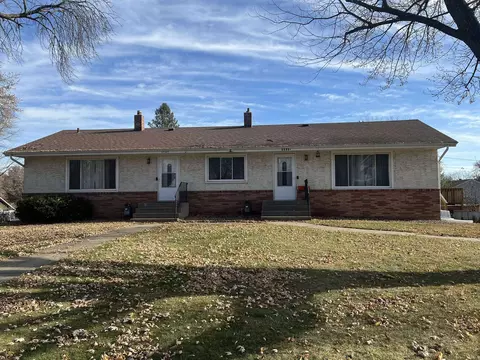 1716 Frank St, Maplewood, MN 55109