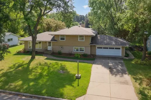 958 Woodlynn Ave, Roseville, MN 55113