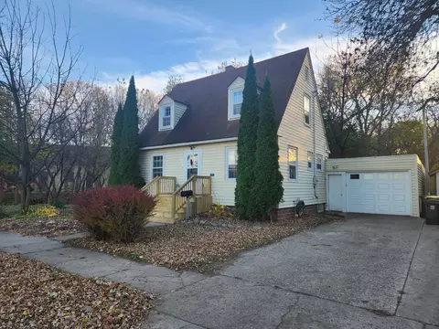 301 W Saratoga St, Marshall, MN 56258