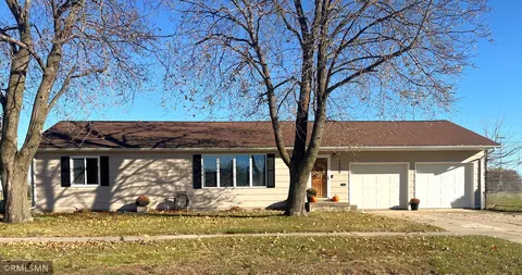 1500 N Prairie Ave, Fairmont, MN 56031