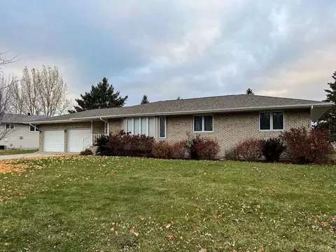 1803 Robin Hood Dr, Thief River Falls, MN 56701