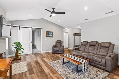 7246 385th St, North Branch, MN 55056