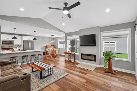 7246 385th St, North Branch, MN 55056