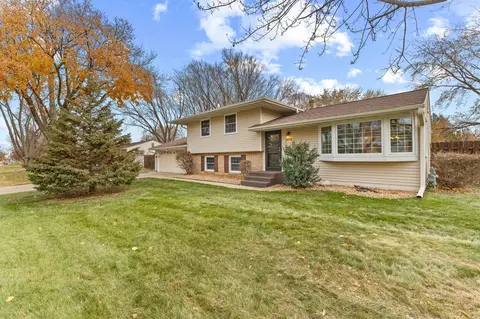 4004 Mcknight Rd N, White Bear Lake, MN 55110