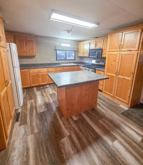 Kitchen - 1025 23rd Pine Ln, Cambridge, MN 55008 photo 7 of 7