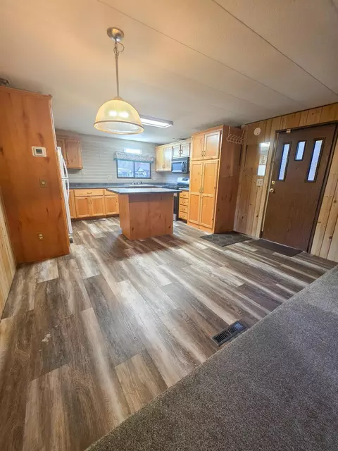 Kitchen - 1025 23rd Pine Ln, Cambridge, MN 55008 photo 1 of 7