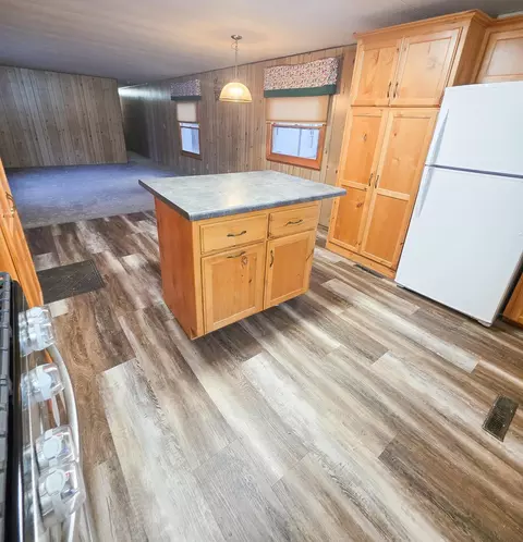 Kitchen - 1025 23rd Pine Ln, Cambridge, MN 55008 photo 2 of 7