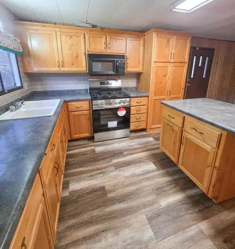 Kitchen - 1025 23rd Pine Ln, Cambridge, MN 55008 photo 3 of 7