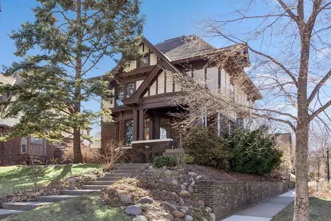 143 Lexington Pkwy N, Saint Paul, MN 55104