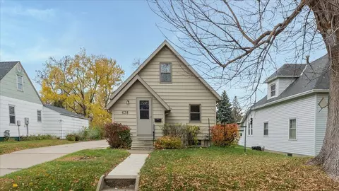 638 Julii St, Willmar, MN 56201 photo 2